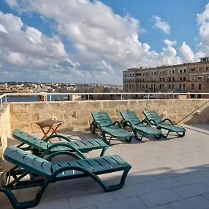 vallettastay-lucky-star-two-bedroom-apartment-303.hotelssaintjulians.com/